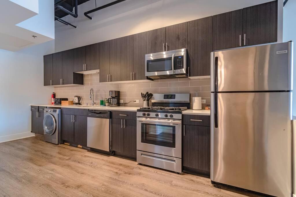 Apartment Mccormick Place Huge 2br Cozy Loft With Optional Parking Sleeps 8 Near Soldier Field And Grant Park Chicago