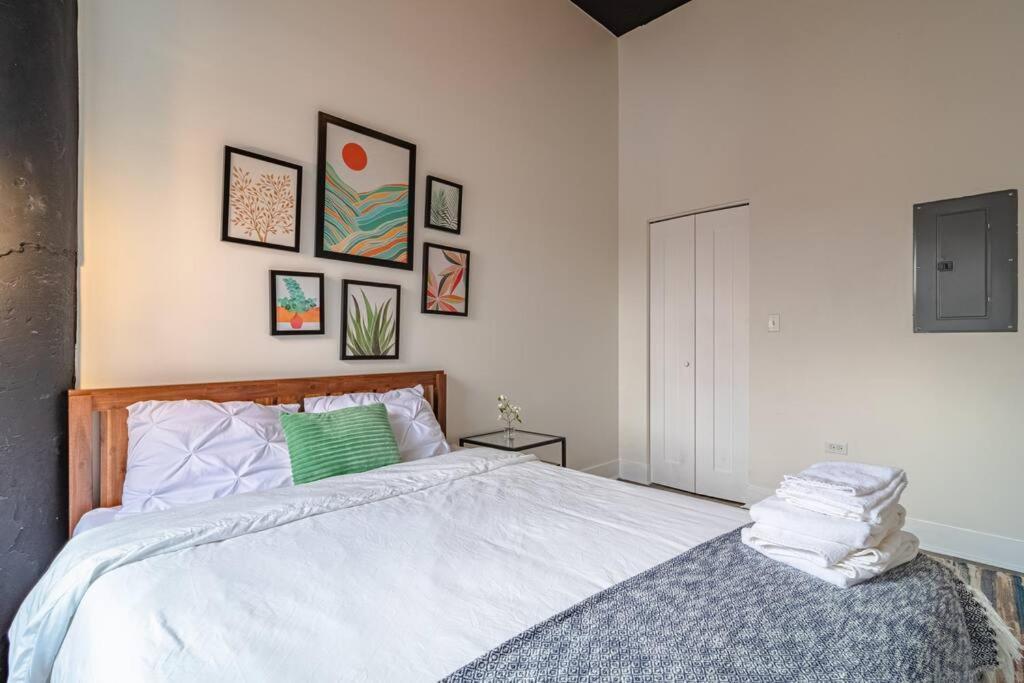 Mccormick Place Huge 2br Cozy Loft With Optional Parking Sleeps 8 Near Soldier Field And Grant Park Apartment Chicago