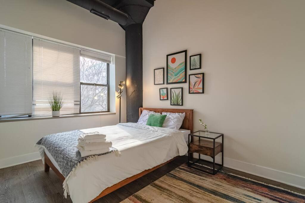 Mccormick Place Huge 2br Cozy Loft With Optional Parking Sleeps 8 Near Soldier Field And Grant Park Chicago