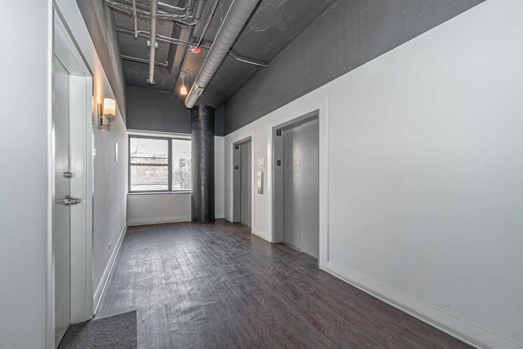 Mccormick Place Huge 2br Cozy Loft With Optional Parking Sleeps 8 Near Soldier Field And Grant Park *