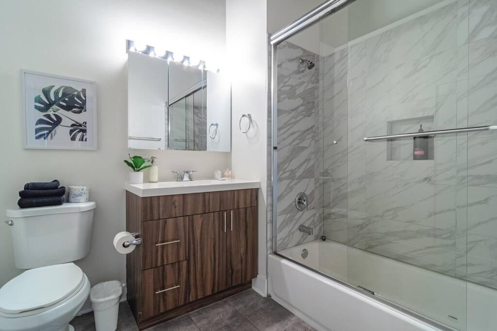 Mccormick Place Huge 2br Cozy Loft With Optional Parking Sleeps 8 Near Soldier Field And Grant Park
