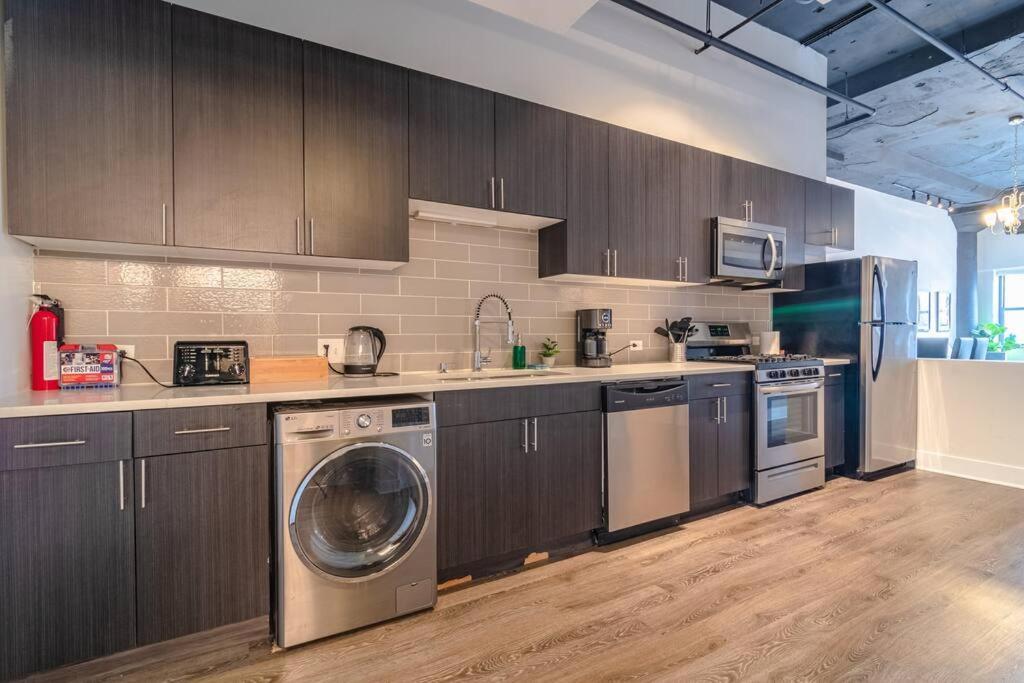 Mccormick Place Huge 2br Cozy Loft With Optional Parking Sleeps 8 Near Soldier Field And Grant Park Apartment *