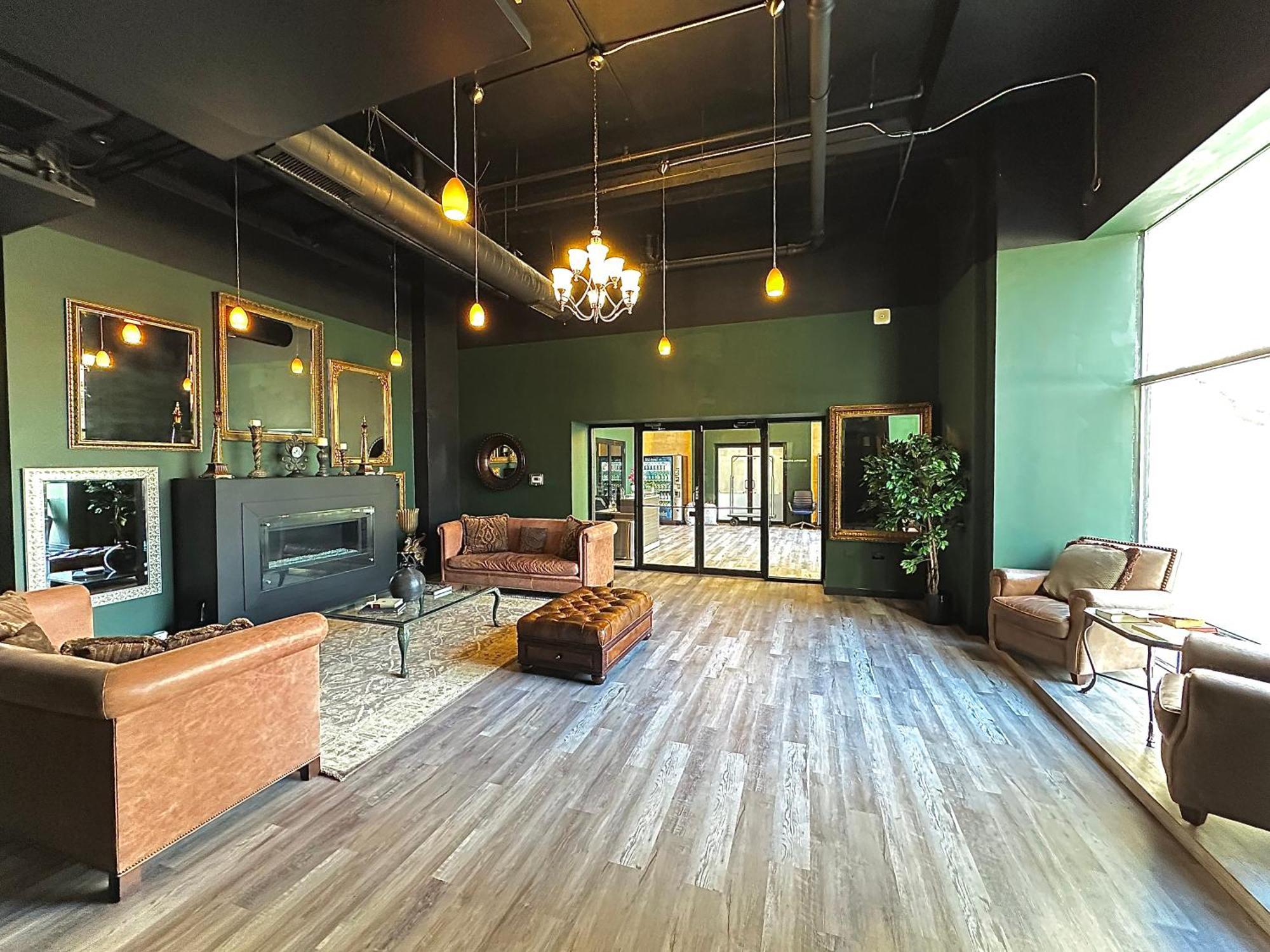 Mccormick Place Huge 2br Cozy Loft With Optional Parking Sleeps 8 Near Soldier Field And Grant Park