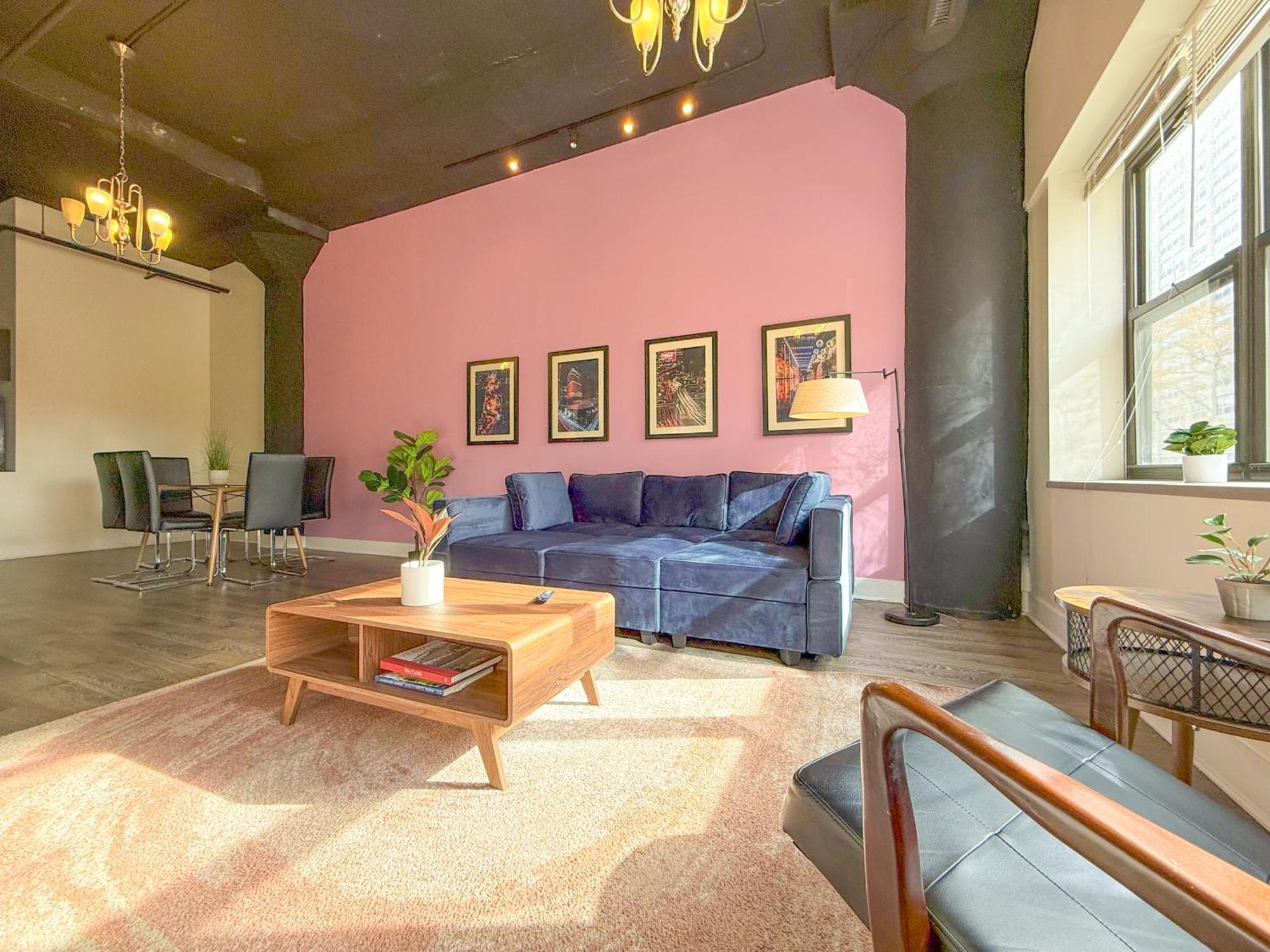 Mccormick Place Huge 2br Cozy Loft With Optional Parking Sleeps 8 Near Soldier Field And Grant Park *